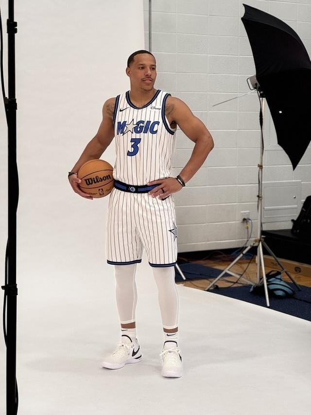 瓦格纳身边, 当地时间 瓦格纳身边, 当地时间